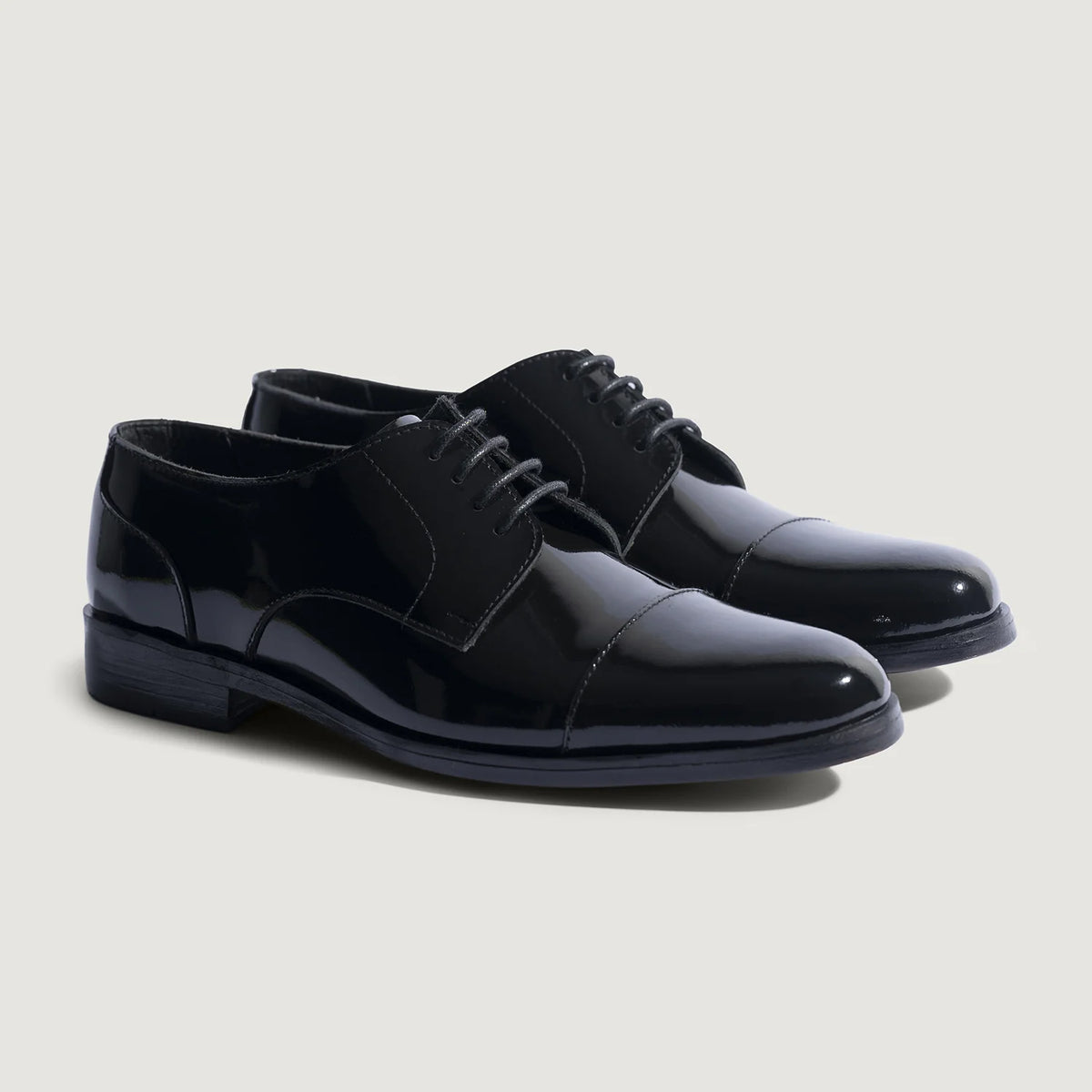 Attorney Derby Preto Sapatos em couro para Homem For Men in Patent Black Full-Grain Leather - Vista de perfil | Comprar online