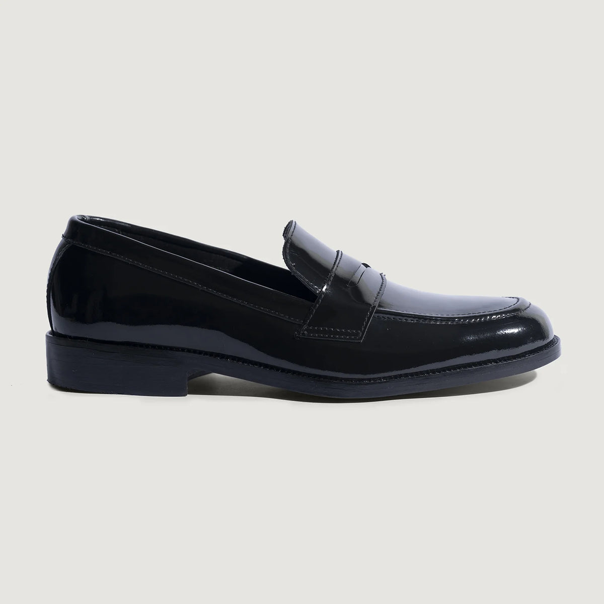 Patent Black Full-Grain leather Loafers - Construção de vira Goodyear e biqueira