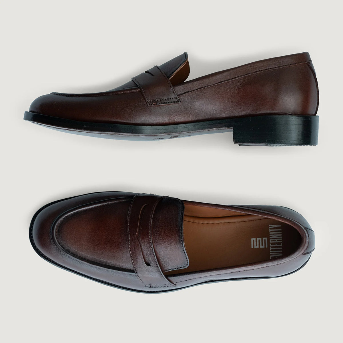 Baxton Burnished Castanho Mocassins em couro para Homem For Men - Contraforte reforçado e costuras duplas de precisão