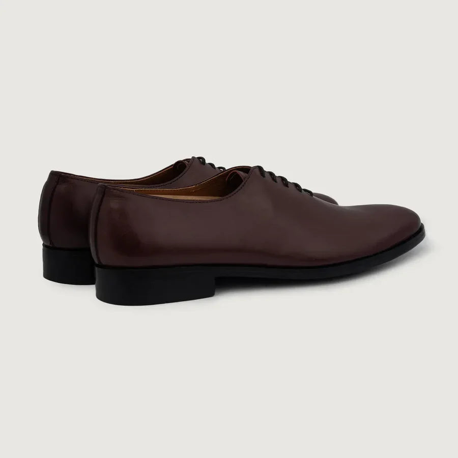 Vista detalhada of Classic Collar & Heavy-Duty Zipper Hardware on Director Wholecut Bordô Sapatos em couro para Homem For Men