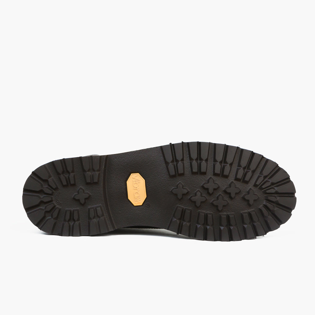 High-Traction Rubber Outsole & Lug Tread Pattern on Explorer Dark Olive Suede Botas em couro para Homem