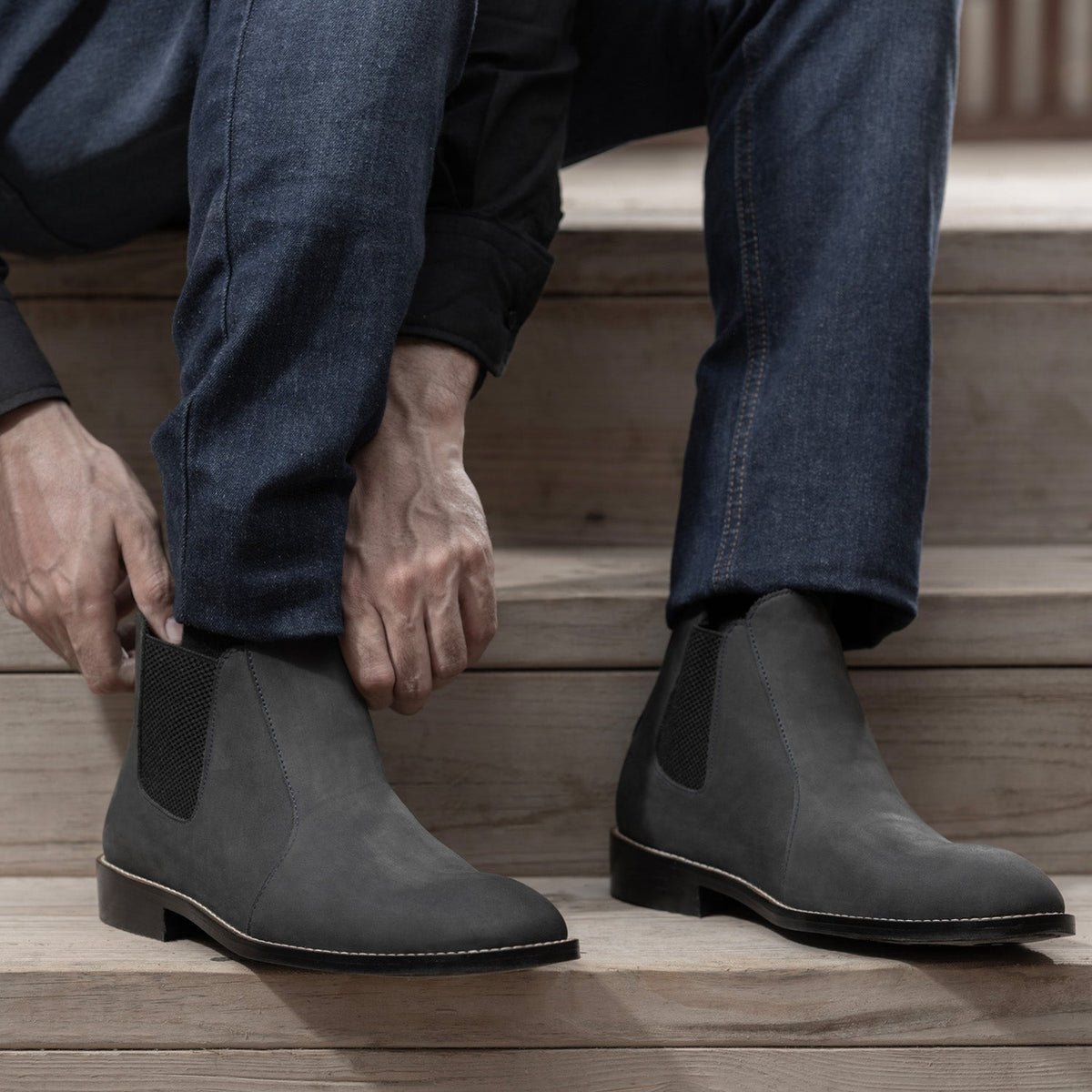 High-Traction Rubber Outsole & Lug Tread Pattern on Clarkson Chelsea Grey Nubuck Botas em couro - StudGuard para Homem