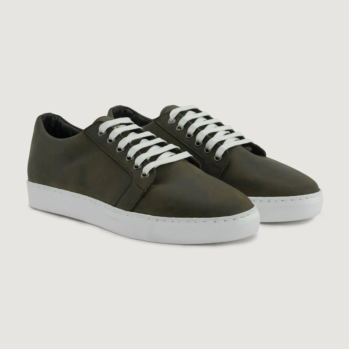 Murphy Low Top Olive Pullup Sapatilhas em pele para Homem For Men in Olive Full-Grain Leather - Vista de perfil | Comprar online
