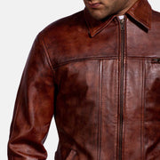 
Abstract Bordô Jaqueta de Couro para Homem - Vista lateral mostrando o corte ergonómico de mangas