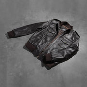 Styled Fit Perspective of Men's Agent Shadow Castanho Blusão Bomber de Couro para Homem on Model - Natural Daylight Drape