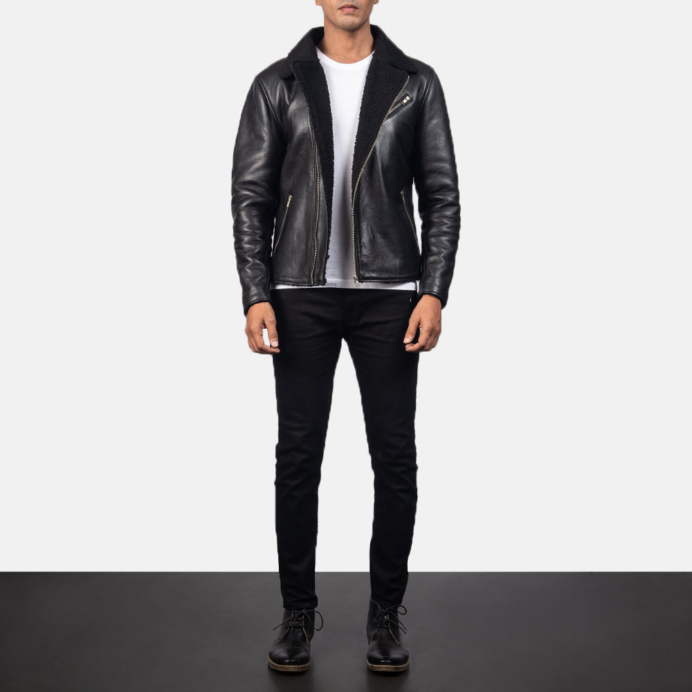 Close-Up Detail of Notch &amp; Zipper Hardware on Men's Alberto Shearling Preto Blusão de Couro para Homem