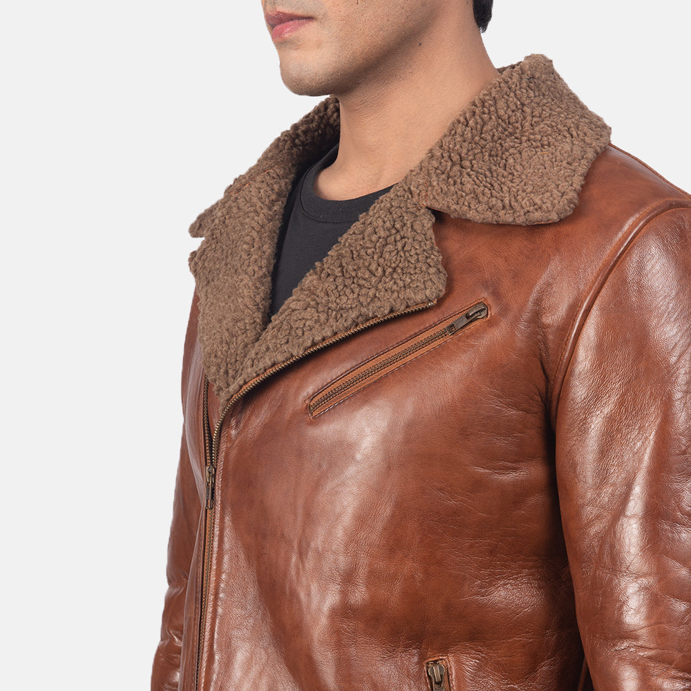 
Vista interior Showing Quilted Viscose Lining & Dois bolsos interiores funcionais