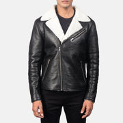 
Alberto White Shearling Preto Jaqueta de Couro para Homem - Vista lateral mostrando o corte ergonómico de mangas