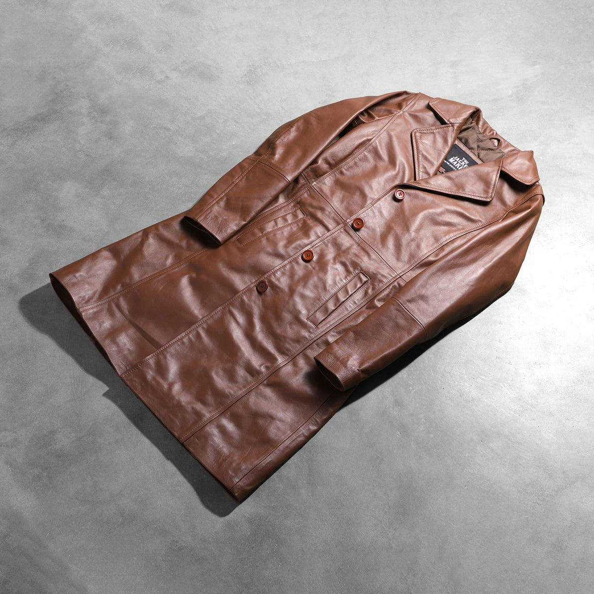 
Open Hem & Hem Craftsmanship Construction Detail on Alexis Castanho Single Breasted Casaco em Couro para Mulher