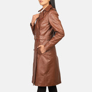 Close-Up Detail of Notch &amp; Buttons Hardware on Women's Alice Castanho Double Breasted Casaco de Couro para Mulher