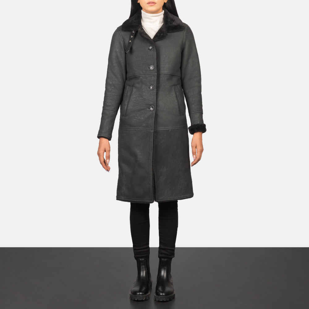 Women's Alina Shearling Preto Casaco de Couro para Mulher - Lateral Side Profile View Showing Sleeve Cut &amp; Athletic Taper Fit