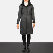 Women's Alina Shearling Preto Casaco de Couro para Mulher - Lateral Side Profile View Showing Sleeve Cut &amp; Athletic Taper Fit