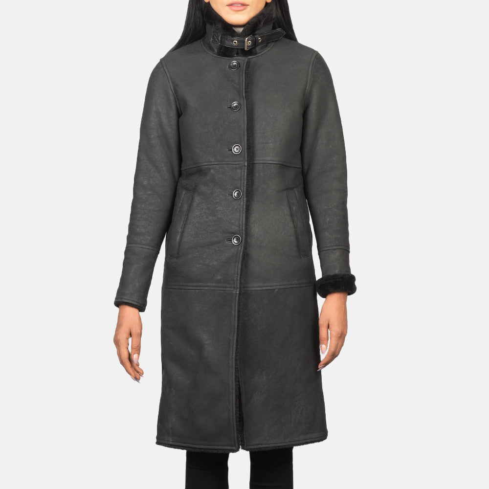 Close-Up Detail of Buckled Collar &amp; Button Hardware on Women's Alina Shearling Preto Casaco de Couro para Mulher