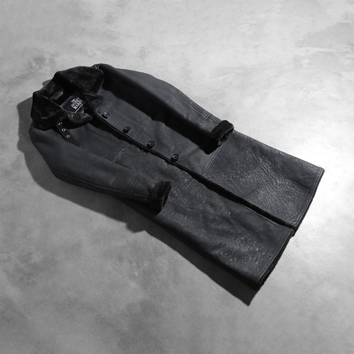 Open Hem &amp; Hem Craftsmanship Construction Detail on Women's Alina Shearling Preto Casaco de Couro para Mulher