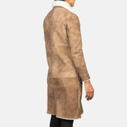 Close-Up Detail of Buckled Collar &amp; Button Hardware on Women's Alina Shearling Castanho Casaco de Couro para Mulher
