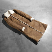 Open Hem &amp; Hem Craftsmanship Construction Detail on Women's Alina Shearling Castanho Casaco de Couro para Mulher