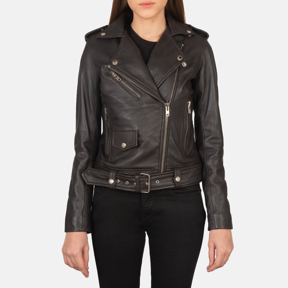 Close-Up Detail of Notch &amp; Zipper Hardware on Women's Alison Castanho Blusão Biker de Couro para Mulher
