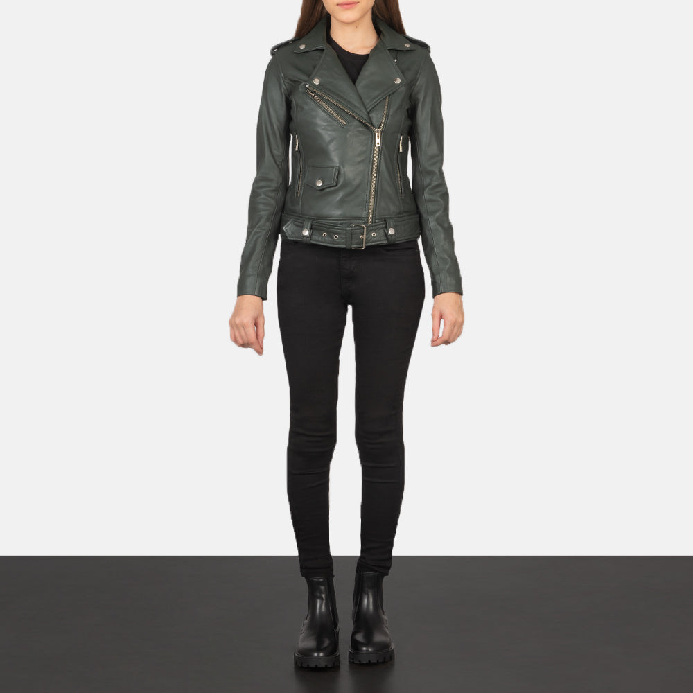 Women's Alison Verde Blusão Biker de Couro para Mulher - Lateral Side Profile View Showing Sleeve Cut &amp; Athletic Taper Fit