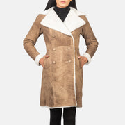 
Amie Distressed Brown Double Breasted Shearling Coat - Vista lateral mostrando o corte ergonómico de mangas