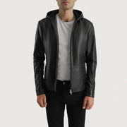 
Andy Matte Preto Hooded Jaqueta de Couro para Homem - Vista lateral mostrando o corte ergonómico de mangas