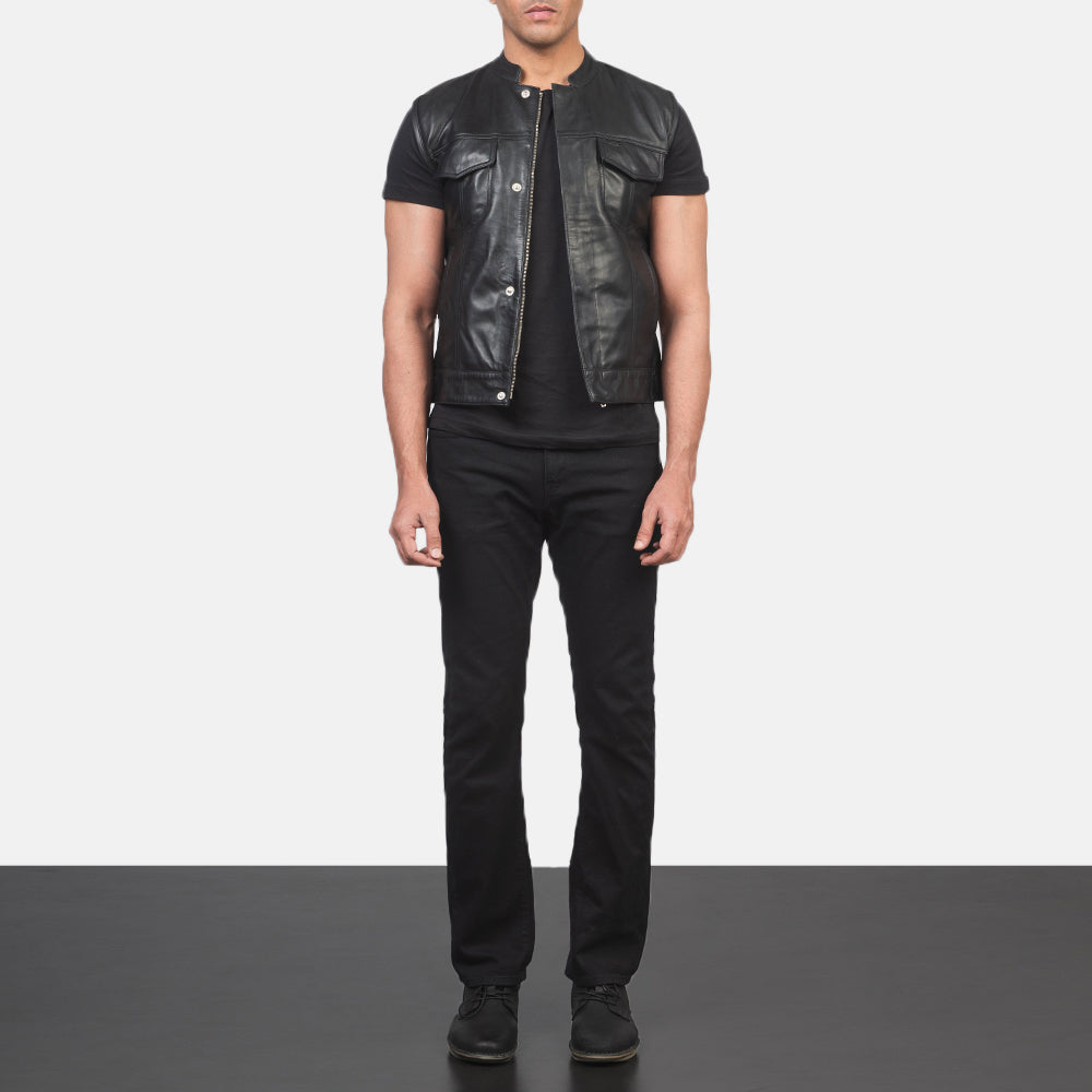 
Atlas Moto Preto Colete em Couro para Homem - Vista lateral mostrando o corte ergonómico de mangas
