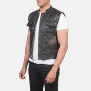 
Brown Sheepskin Leather Biker Jacket - Vista traseira com ombros definidos e bainha impecável
