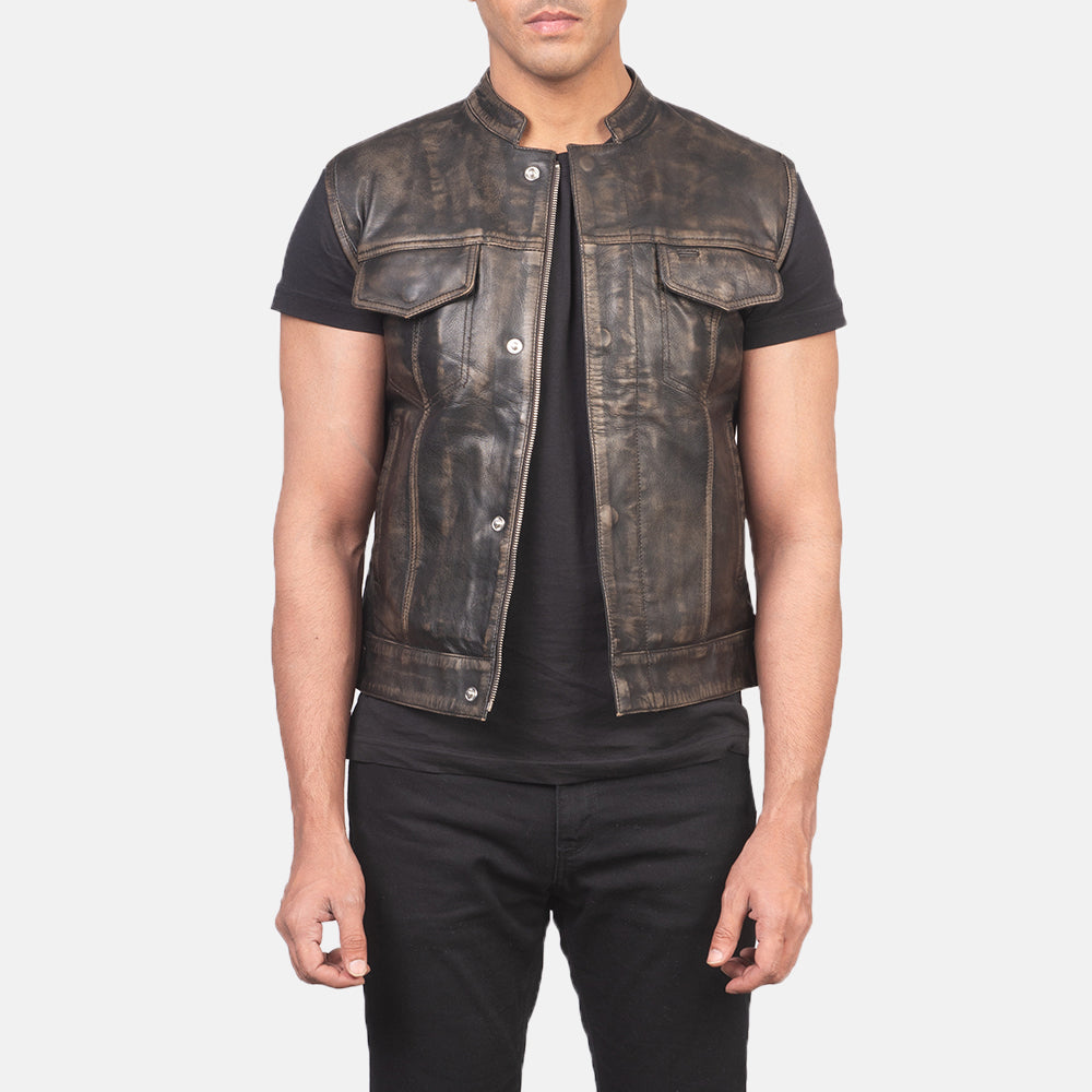 
Atlas Moto Distressed Castanho Colete em Couro para Homem in Distressed Brown Sheepskin Leather - Vista frontal e silhueta ajustada | Comprar online