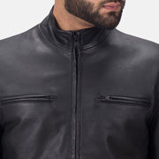 Close-Up Detail of High neck &amp; Zipper Hardware on Austere Matte Preto Blusão Biker de Couro para Homem