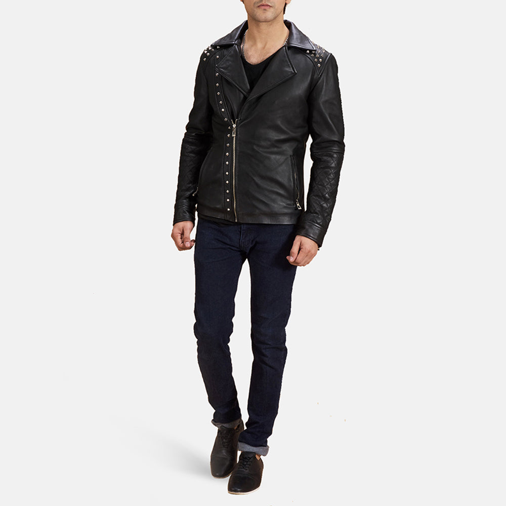 Men's Preto Studded Blusão Biker de Couro para Homem - Lateral Side Profile View Showing Sleeve Cut &amp; Athletic Taper Fit