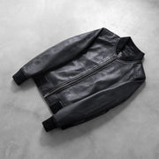 
Rib Knit & Hem Craftsmanship Construction Detail on Bliss Preto Jaqueta Bomber de Couro para Mulher