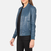 
Blue Sheepskin Leather Bomber Jacket - Vista traseira com ombros definidos e bainha impecável
