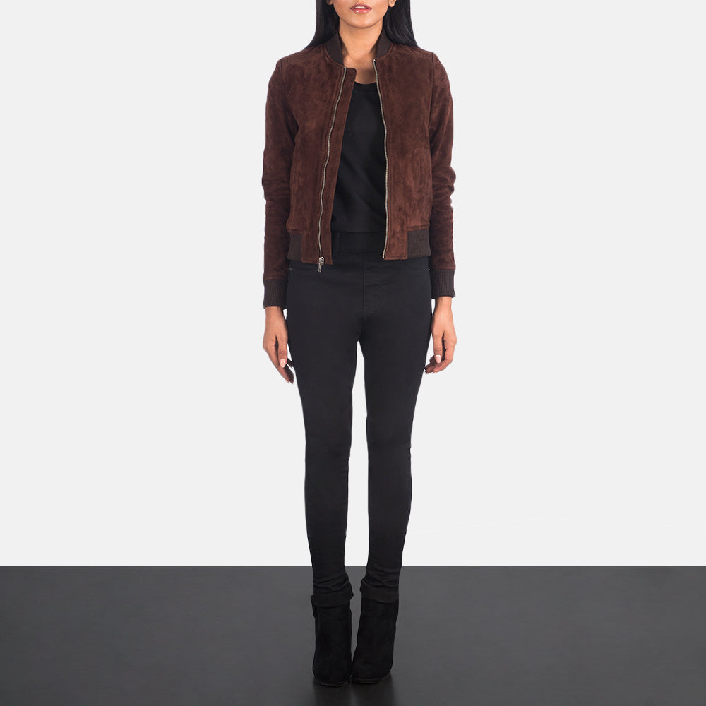 Women's Bliss Castanho Suede Blusão Bomber de Couro para Mulher - Lateral Side Profile View Showing Sleeve Cut &amp; Athletic Taper Fit