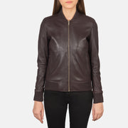 Close-Up Detail of Varsity - Rib Knit &amp; Zipper with Wind Flap Hardware on Women's Bliss Bordô Blusão Bomber de Couro para Mulher