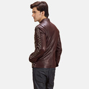 
Maroon Sheepskin Leather Biker Jacket - Vista traseira com ombros definidos e bainha impecável