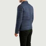 Close-Up Detail of High neck &amp; Button Hardware on Men's Bo Quilt Windbreaker Blusão de Couro para Homem