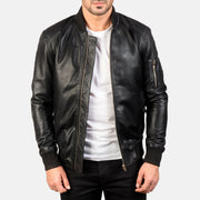 
Bomia Ma-1 Black Leather Bomber Jacket in Black Sheepskin Leather - Vista frontal e silhueta ajustada | Comprar online