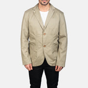 Close-Up Detail of Notch &amp; Button Hardware on Borges Beige Blazer de Couro para Homem