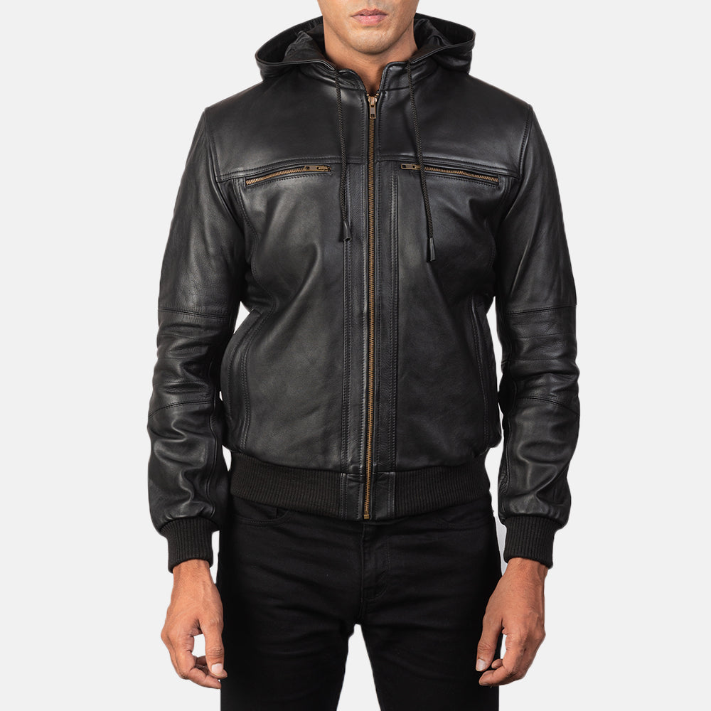 
Bouncer Biz Black Leather Hooded Bomber Jacket - Vista lateral mostrando o corte ergonómico de mangas