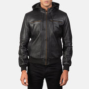 
Bouncer Biz Black Leather Hooded Bomber Jacket - Vista lateral mostrando o corte ergonómico de mangas
