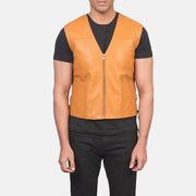Close-Up Detail of Classic Collar &amp; Zipper Hardware on Men's Brandon Castanho Claro Castanho Colete de Couro para Homem