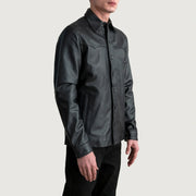 
Black Sheepskin leather Jacket - Vista traseira com ombros definidos e bainha impecável