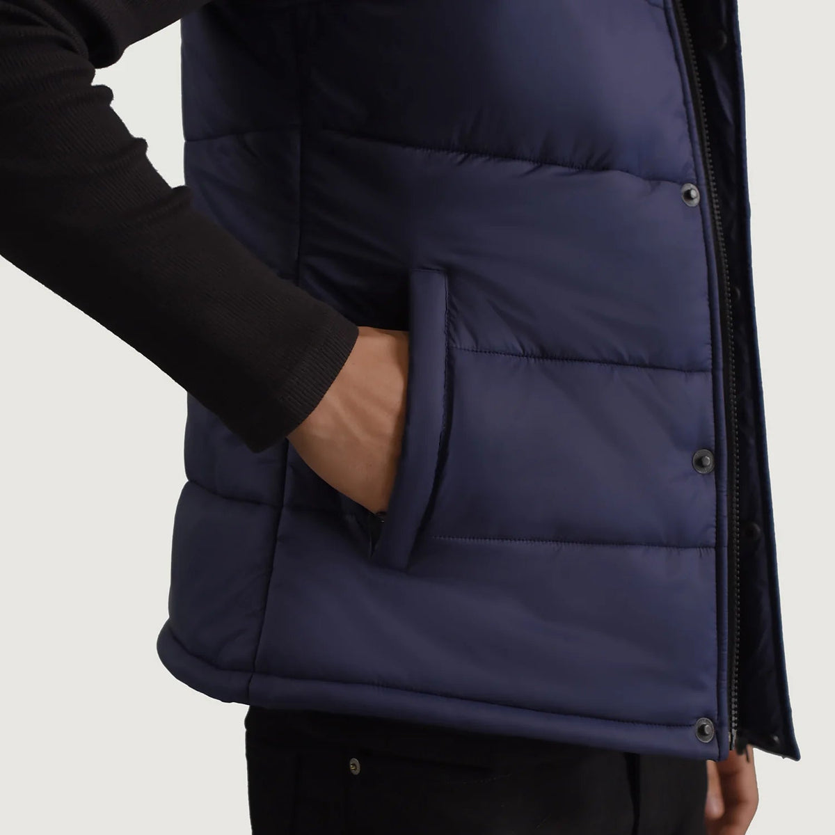 
Vista interior Showing Quilted Viscose Lining & Dois bolsos interiores funcionais