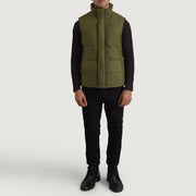 Bryan Verde Puffer Vest para Homem - Lateral Side Profile View Showing Sleeve Cut &amp; Athletic Taper Fit
