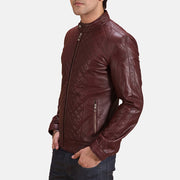 
Maroon Sheepskin Leather Biker Jacket - Vista traseira com ombros definidos e bainha impecável