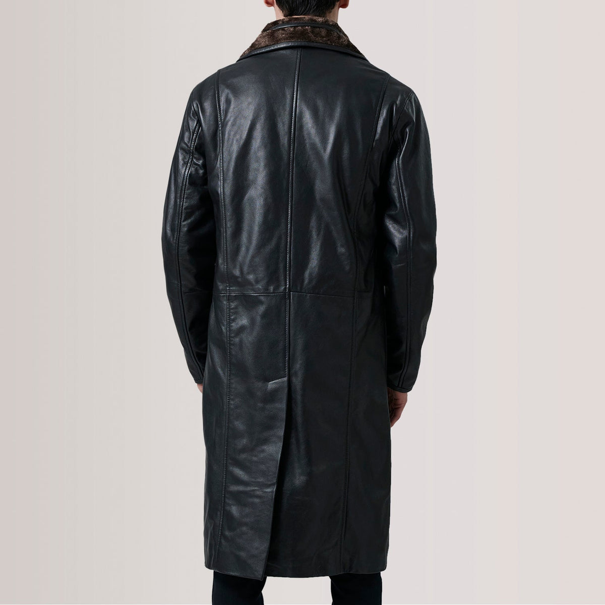 
Vista detalhada of Notch & Button Hardware on Cai Preto Leather Shearling Casaco em Couro para Homem For Men