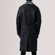 
Vista detalhada of Notch & Button Hardware on Cai Distressed Preto Leather Shearling Casaco em Couro para Homem For Men