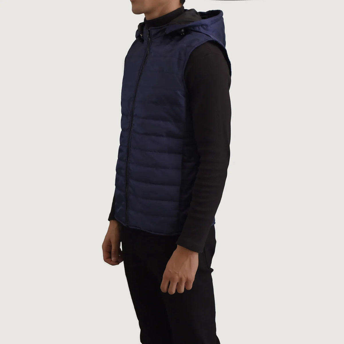 
Blue Full-Grain leather Vest - Vista traseira com ombros definidos e bainha impecável