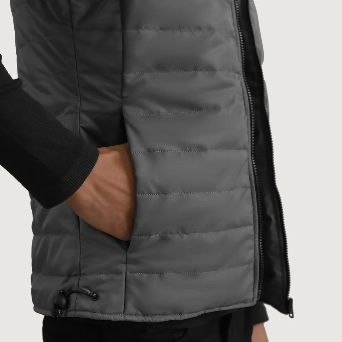 
Vista interior Showing Quilted Viscose Lining & Dois bolsos interiores funcionais