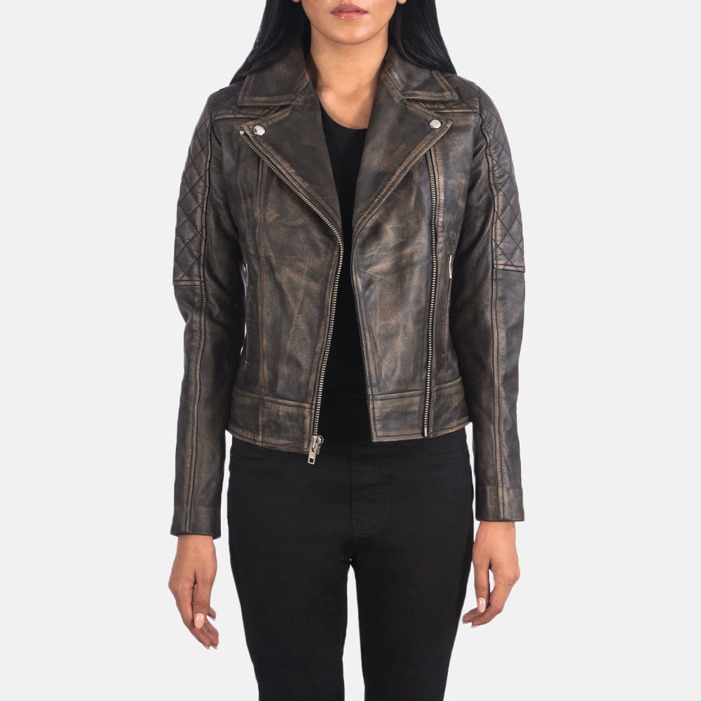 
Carolyn Quilted Distressed Brown Biker Jacket in Distressed Brown Goatskin Leather - Vista frontal e silhueta ajustada | Comprar online