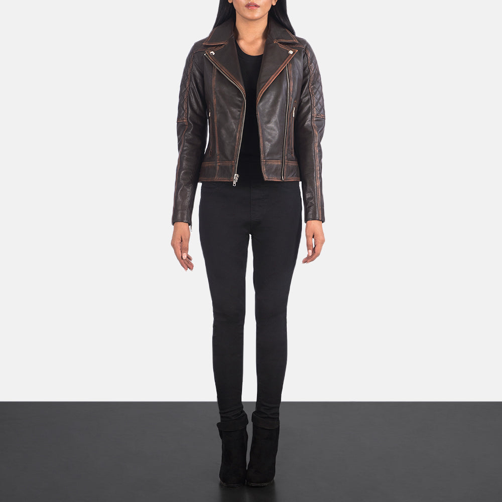 
Carolyn Quilted Vintage Brown Biker Jacket - Vista lateral mostrando o corte ergonómico de mangas